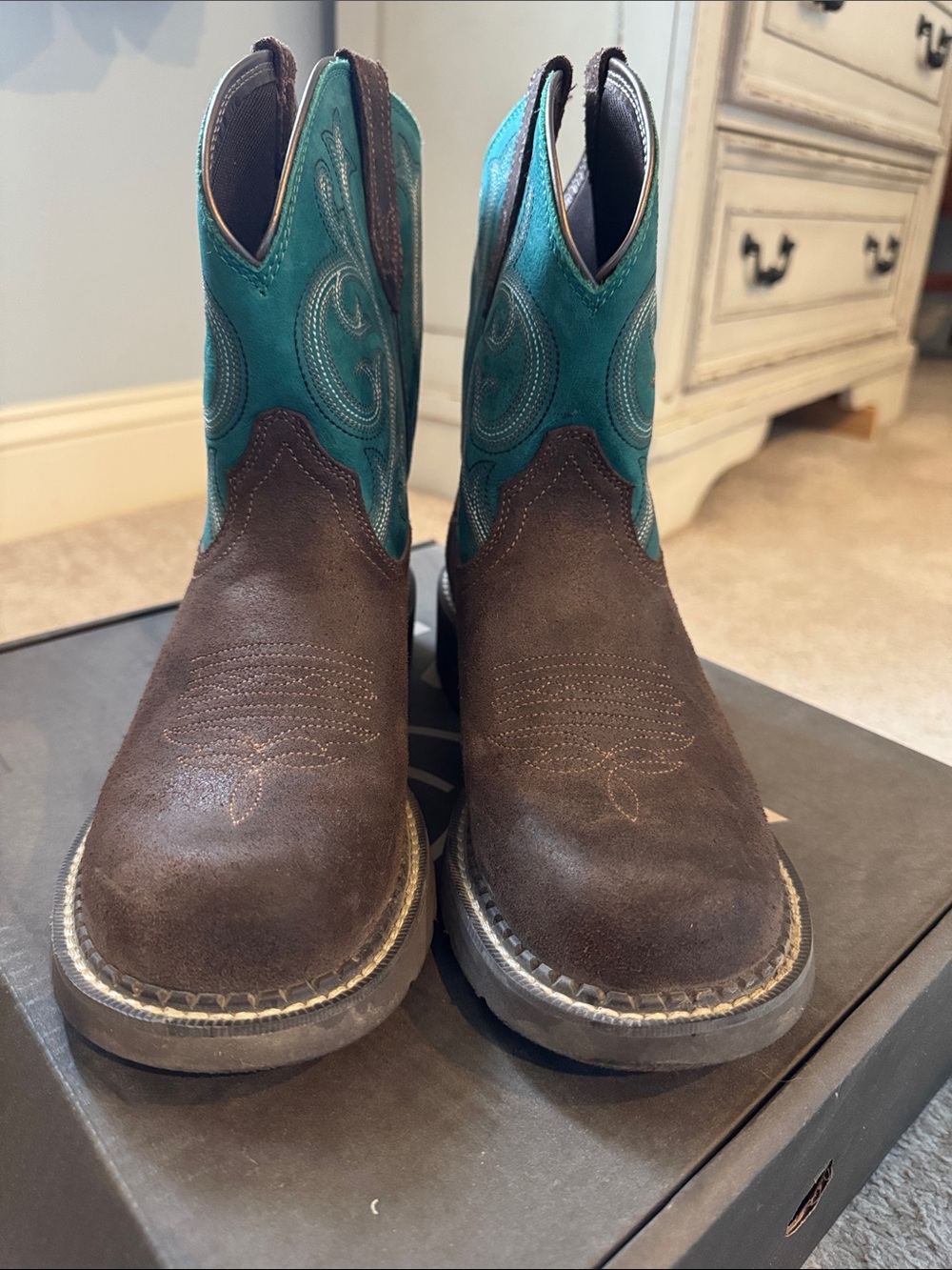 Ariat Brown and Teal Women’s 8.5 Western Boots - Picture 2 of 6